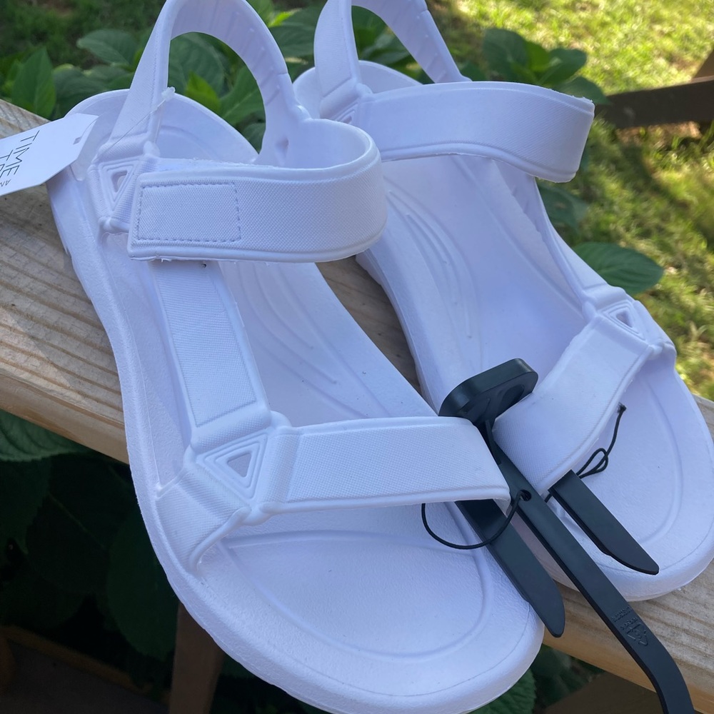NWT Sporty Time Tru Adjustable White Sandals